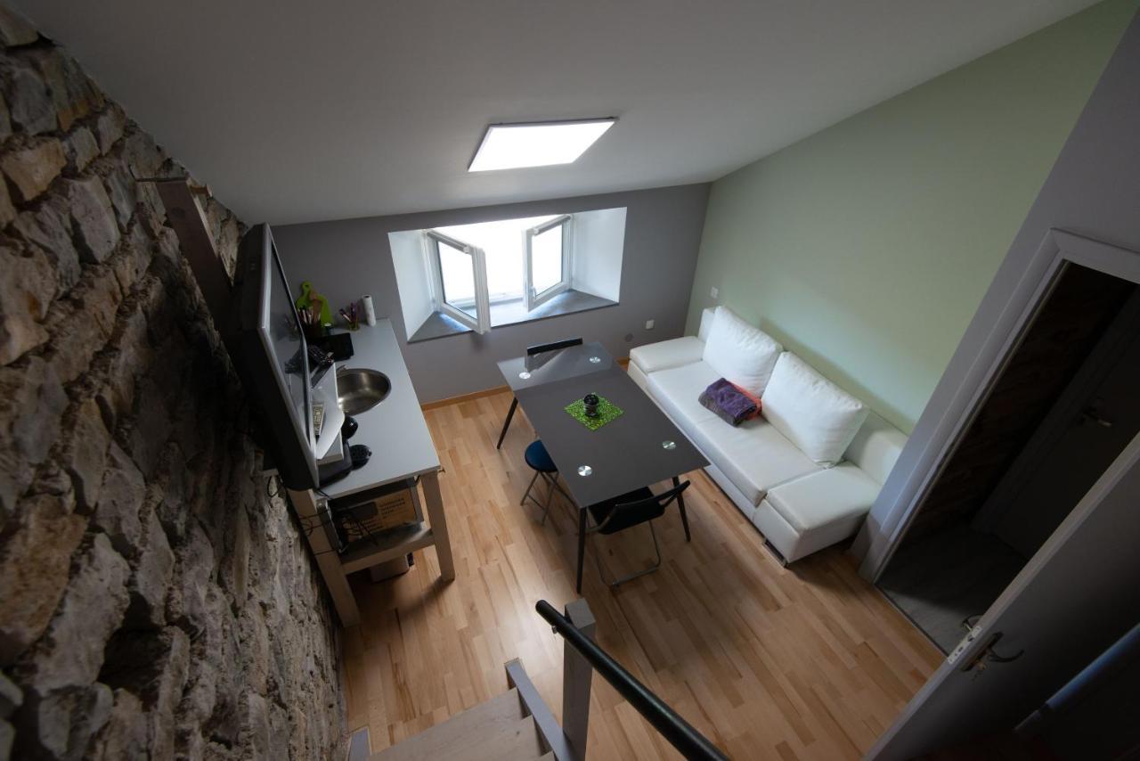 Gite L'Atelier De Tournerie Montigny-sur-l'Ain Exterior foto